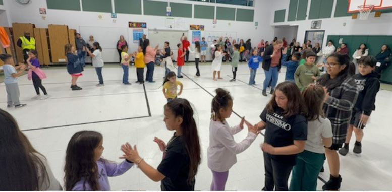 students folk art dancing