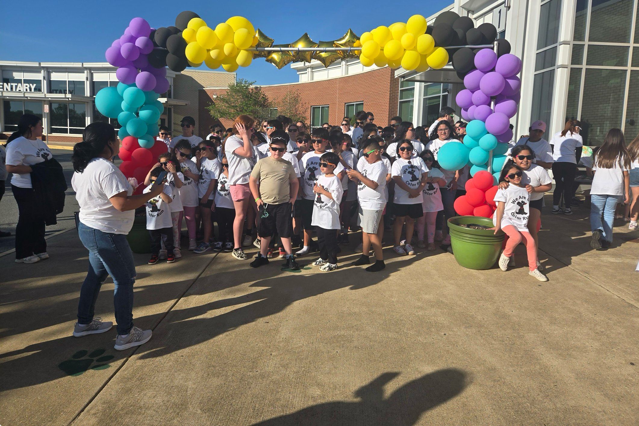 Balloon entrance with runners